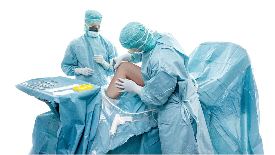 cirurgiões a realizar cirurgia ortopédica