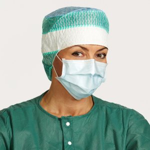 Sundhedsmedarbejder påtager maske step 4