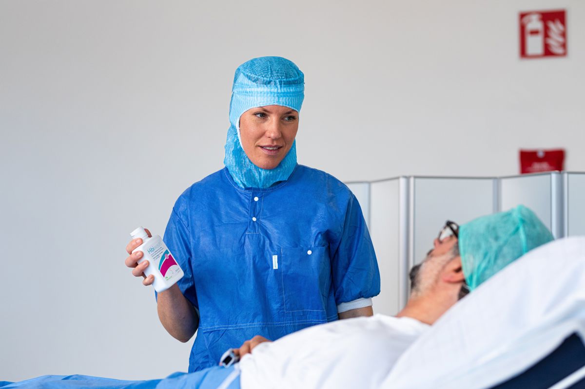 Vårdpersonal med patient