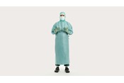 klinicysta ubrany w klasyczny fartuch chirurgiczny BARRIER® Ultimate